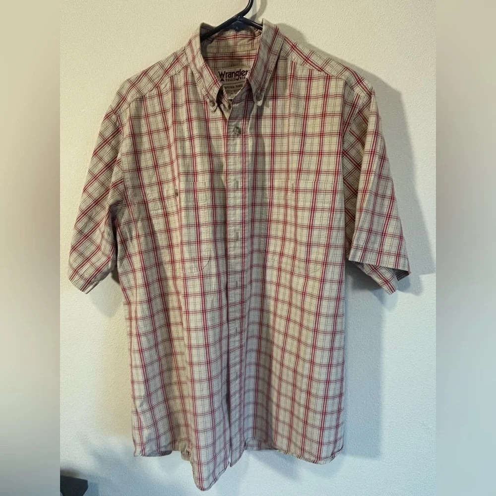 Wrangler‎ Rugged Wear Medium Short Sleeve Button Down size Large